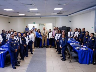 Inspectores de Migración se capacitan en detección de documentos falsos