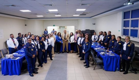 Inspectores de Migración se capacitan en detección de documentos falsos