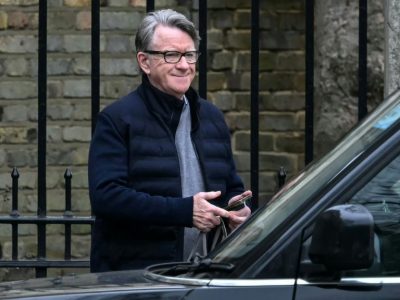 La Policía del Reino Unido deja en libertad bajo fianza al exministro Peter Mandelson tras declarar por sus nexos con Jeffrey Epstein