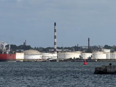Estados Unidos permite exportación de petróleo y gas a Cuba bajo condiciones específicas