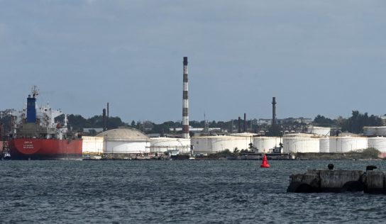 Estados Unidos permite exportación de petróleo y gas a Cuba bajo condiciones específicas