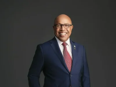 Alfredo Pacheco anuncia que está libre de cáncer y exhorta a la detección temprana