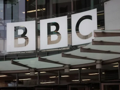 Demanda de Trump contra la BBC será juzgada en febrero de 2027