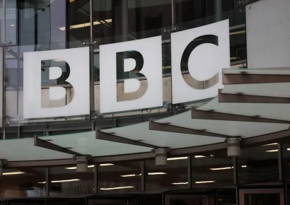 Demanda de Trump contra la BBC será juzgada en febrero de 2027