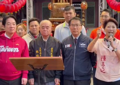 Incidente inesperado: líder religioso vomita sobre el presidente de Taiwán en Año Nuevo Lunar