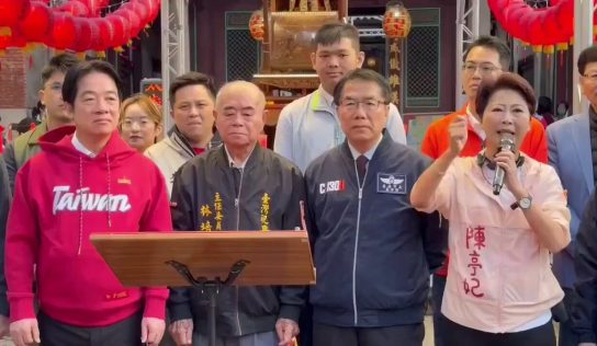 Incidente inesperado: líder religioso vomita sobre el presidente de Taiwán en Año Nuevo Lunar