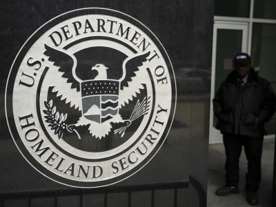 Congreso de EE.UU. enfrenta posible cierre del DHS por exigencias de transparencia y límites a ICE