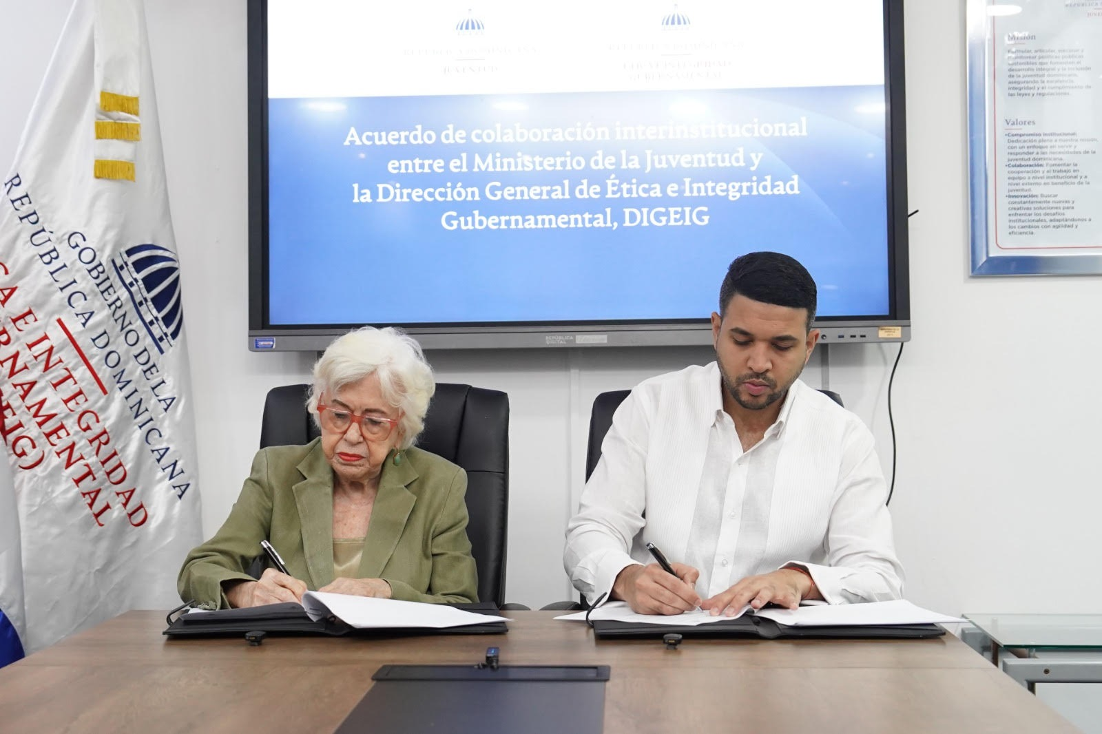 Digeig y Ministerio de la Juventud firman acuerdo para capacitar a ...