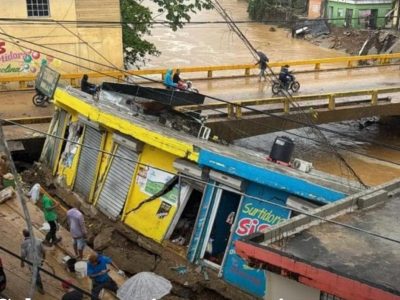 Fuertes lluvias causan colapso de viviendas y comercios en Gaspar Hernández