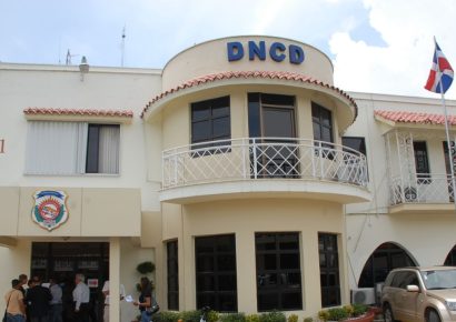 Autoridades dominicanas incautan más de dos toneladas de presunta cocaína en Baní