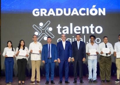 Presidente Abinader preside graduación de 5,000 jóvenes del programa Talento Digital