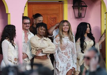 Karol G, Cardi B, Young Miko, Jessica Alba y Pedro Pascal se unen al show de Bad Bunny en un Super Bowl lleno de sorpresas