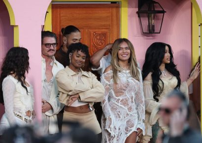Karol G, Cardi B, Young Miko, Jessica Alba y Pedro Pascal se unen al show de Bad Bunny en un Super Bowl lleno de sorpresas