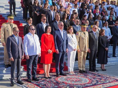 Abinader encabeza solemne homenaje a la bandera en el Mes de la Patria en el Palacio Nacional