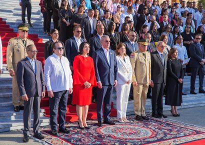 Abinader encabeza solemne homenaje a la bandera en el Mes de la Patria en el Palacio Nacional