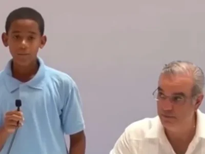 Hensel Aquino, la voz del futuro, es reconocido por el presidente Abinader en su rendición de cuentas