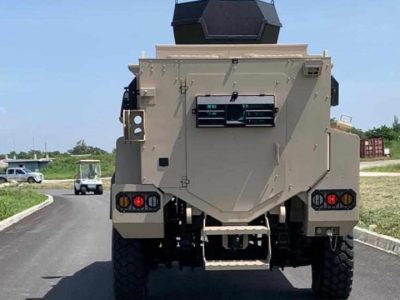 Haití exhibe tres vehículos blindados donados por Corea del Sur