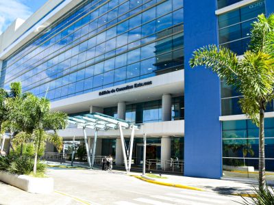 Trasladan a Santo Domingo hombre quemado por su hermano