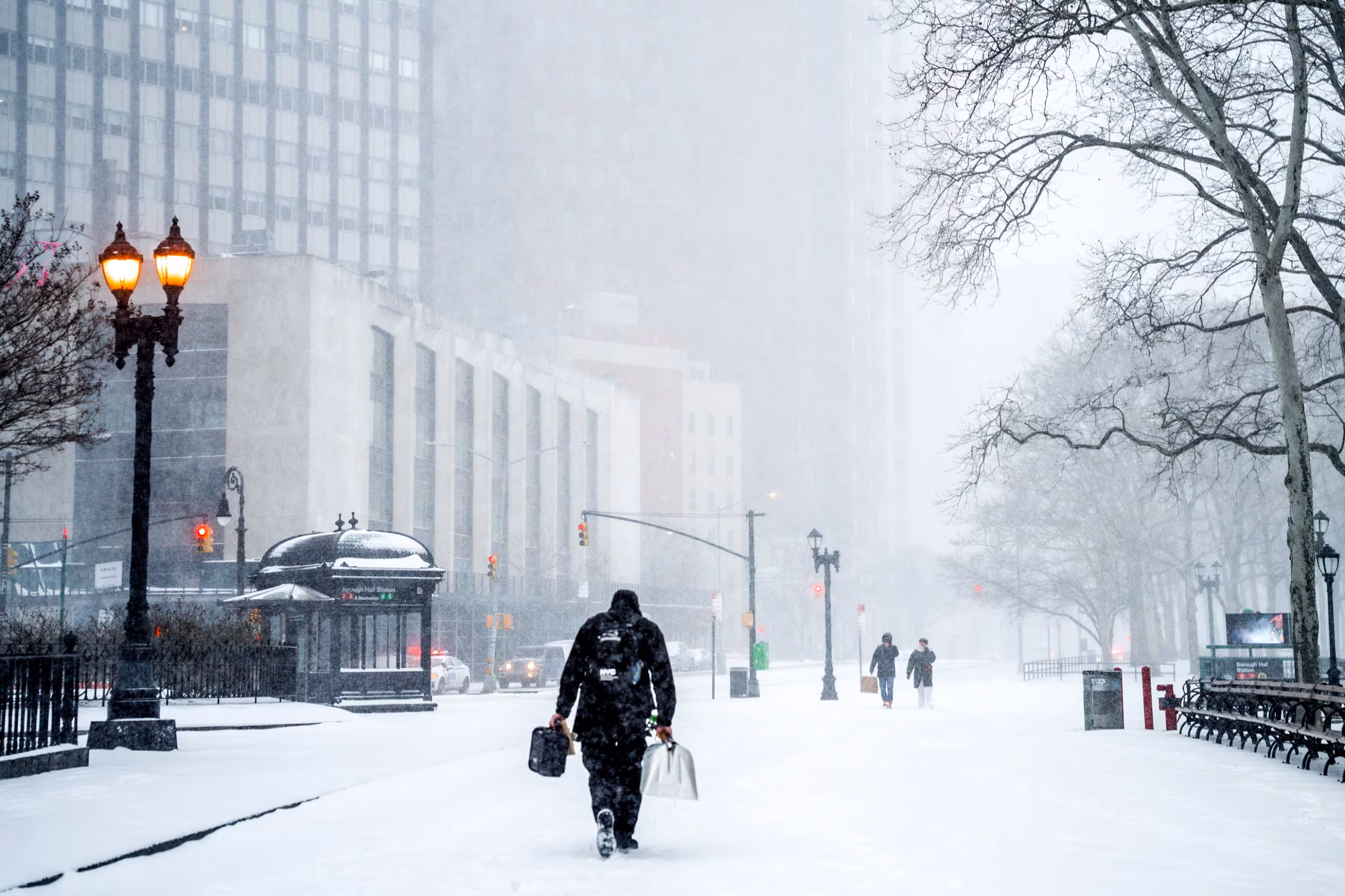 Nueva York reporta al menos 13 muertes por frío extremo y continúa la emergencia por temperaturas bajo cero
