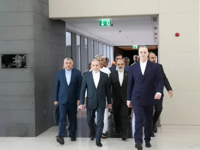 Irán y Estados Unidos inician negociaciones indirectas sobre el programa nuclear en Omán