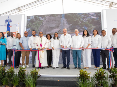 Luis Abinader inaugura puente sobre río Viajama en Las Yayas, Azua, beneficiando a más de cinco mil personas