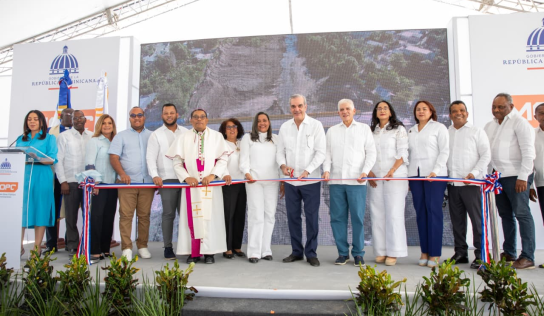 Luis Abinader inaugura puente sobre río Viajama en Las Yayas, Azua, beneficiando a más de cinco mil personas