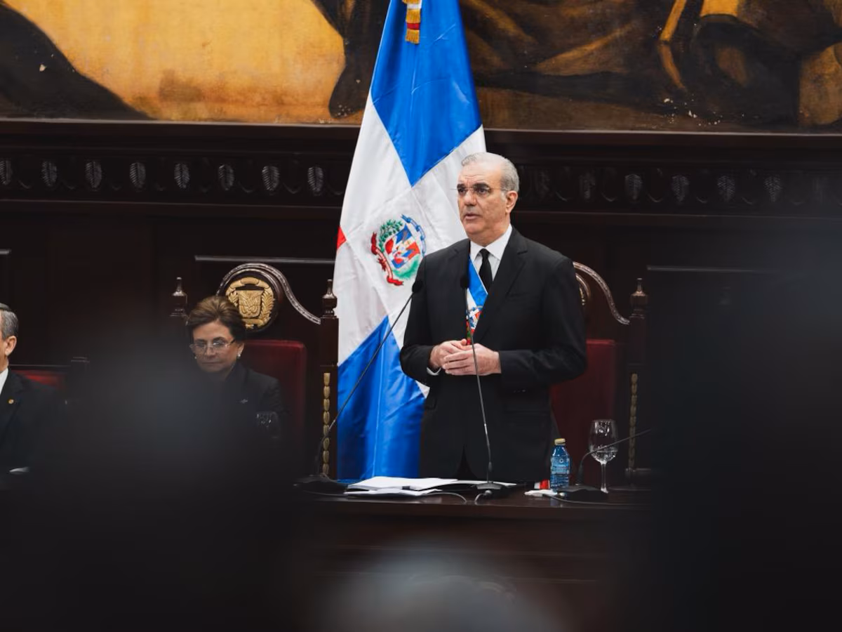 Abinader resalta reserva de 150 millones de toneladas de tierras raras y anuncia puertos secos en la frontera con Haití