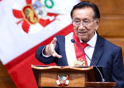 José María Balcázar asume como nuevo presidente interino de Perú tras sorpresiva votación en el Congreso