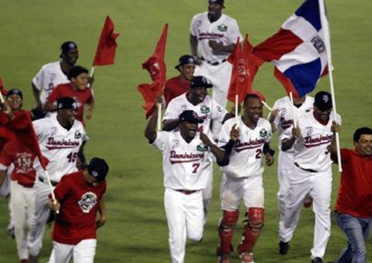 Leones del Escogido ganan partido histórico de 31 carreras y lideran invictos la Serie del Caribe