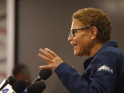 Alcaldesa y activistas exigen renuncia de Casey Wasserman al frente del comité de Los Ángeles 2028 por vínculos con Epstein