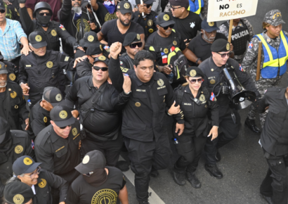 Antigua Orden Dominicana mantiene su marcha en Los Mina tras asesinato de adolescente