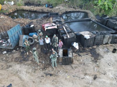 Desmantelan depósito clandestino de desechos oleosos en La Guáyiga; tres arrestados y dos empresas suspendidas