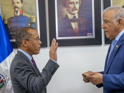 Juramentan a Geraldo Espinosa Pérez como contralor general de la República