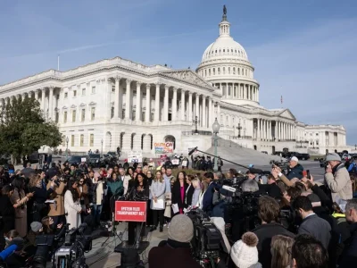 Congresistas de EE.UU. cuestionan censura en archivos de Jeffrey Epstein y evalúan divulgar identidades omitidas