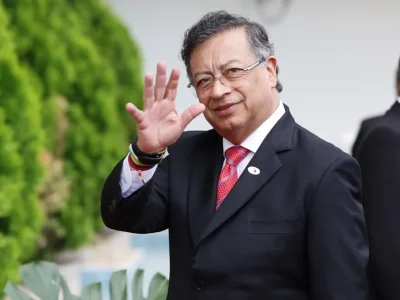 Gustavo Petro arriba a la Casa Blanca para un encuentro clave con Donald Trump