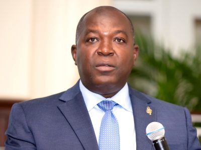 EE. UU. inicia proceso para quitar ciudadanía a exalcalde de Miami nacido en Haití por presunto fraude matrimonial