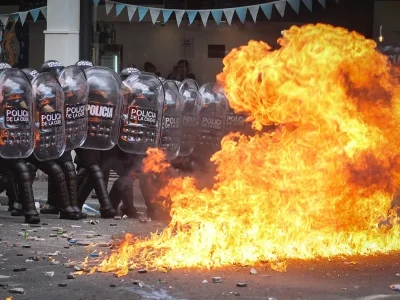 Protestas contra la reforma laboral en Argentina dejan más de 70 arrestados y una docena de heridos