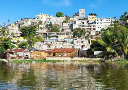 Suspenden búsqueda de motorista desaparecido tras accidente múltiple en río Isabela