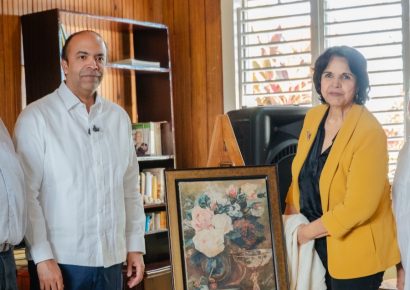 Refidomsa entrega obra de Minerva Mirabal al Museo Hermanas Mirabal