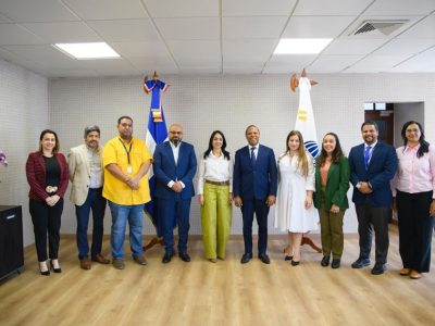 Ministra Faride Raful se reúne con Asociación de Movilidad Eléctrica para regular uso de patinetas