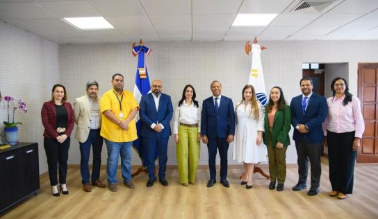 Ministra Faride Raful se reúne con Asociación de Movilidad Eléctrica para regular uso de patinetas