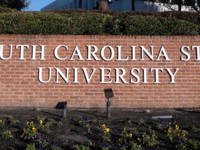 Dos muertos y un herido en tiroteo en la Universidad Estatal de Carolina del Sur