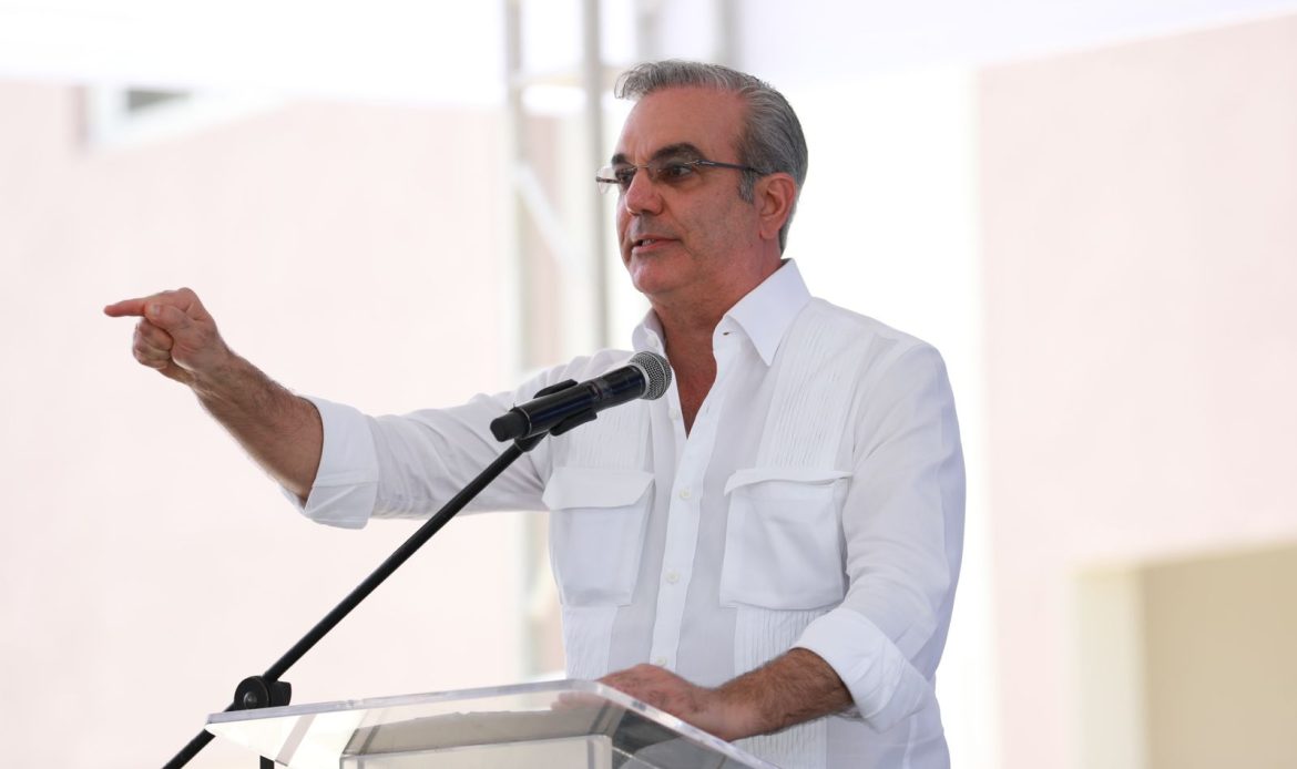 El presidente  Abinader resalta logros en la lucha contra la corrupción y responde a la oposición: ‘Lamento decirles que no somos iguales’