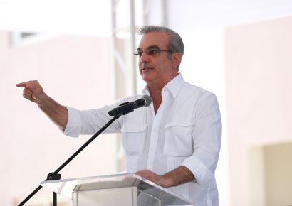 El presidente  Abinader resalta logros en la lucha contra la corrupción y responde a la oposición: ‘Lamento decirles que no somos iguales’