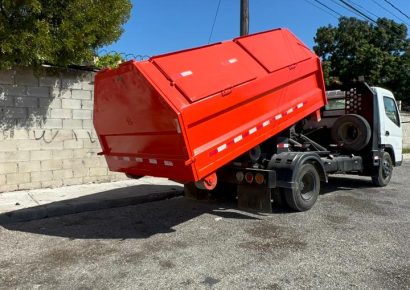 Alcaldía de Barahona coloca contenedores de basura como parte del proyecto “Mi Ciudad Renovada”