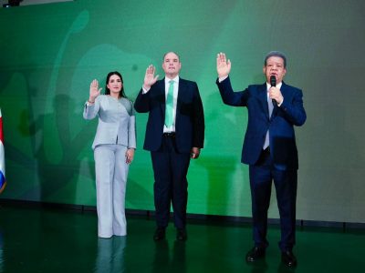 José del Castillo se juramenta como nuevo miembro de la Fuerza del Pueblo