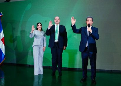 José del Castillo se juramenta como nuevo miembro de la Fuerza del Pueblo