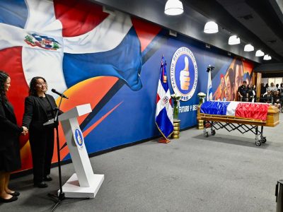 Mónica Alburquerque recuerda a su padre como un «padre cariñoso» durante su despedida