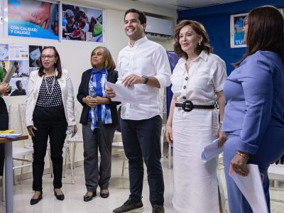 Omar Fernández destina recursos del Fondo Gadiel a la atención de niños con VIH