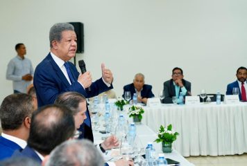 Leonel se reúne con industriales y comerciantes en Santiago, iniciando agenda de 3 días en la provincia